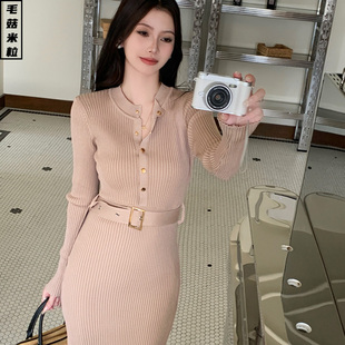 针织连衣裙女秋冬轻奢高级感韩版chic修身显瘦包臀长款打底毛衣裙