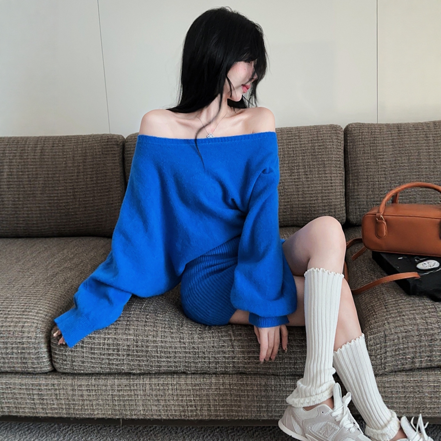 2025新款针织连衣裙女秋冬高级感一字肩气质小个子蝙蝠袖包臀短裙