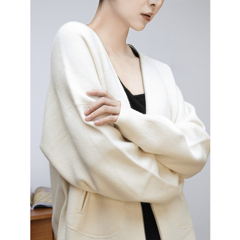 KAKA米兰走秀款高定山羊绒大V领拉链时髦保暖针织开衫毛衣外套女,女装/女士精品,羊绒衫,淘宝优惠券,粉丝福利购,淘宝优惠卷
