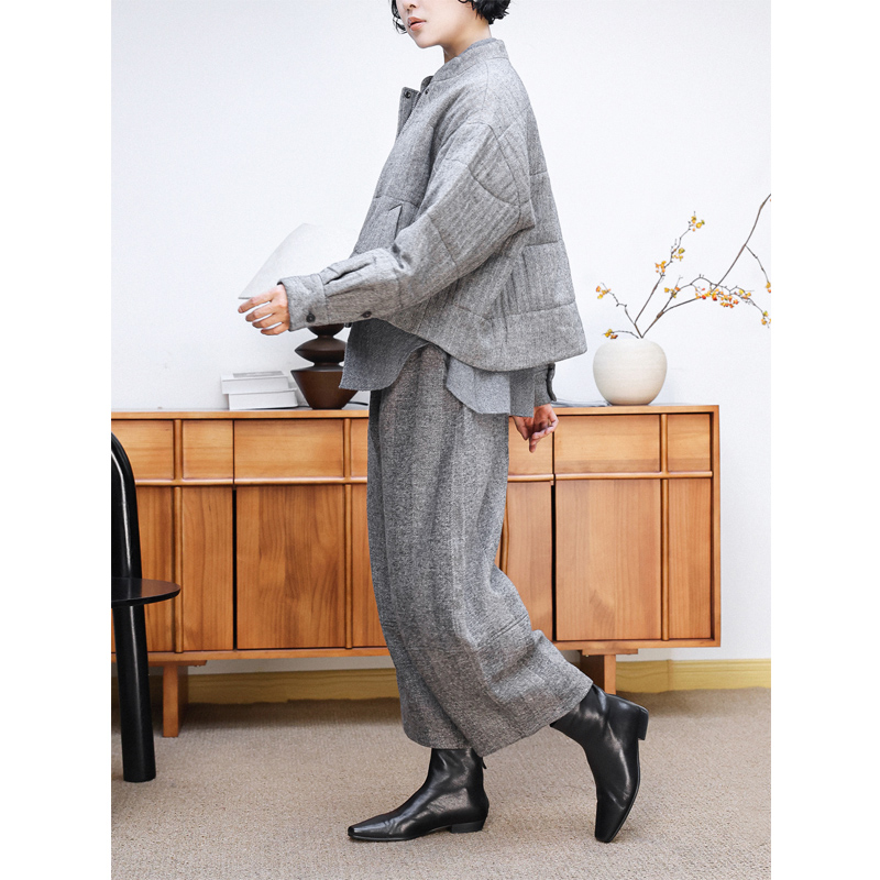 精纺羊毛呢人字纹立领拉链棉服女