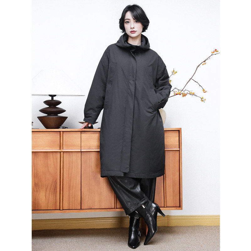 KAKA伦敦秀款90%三花白鹅绒连帽拉链帅气轻薄长款风衣羽绒服女