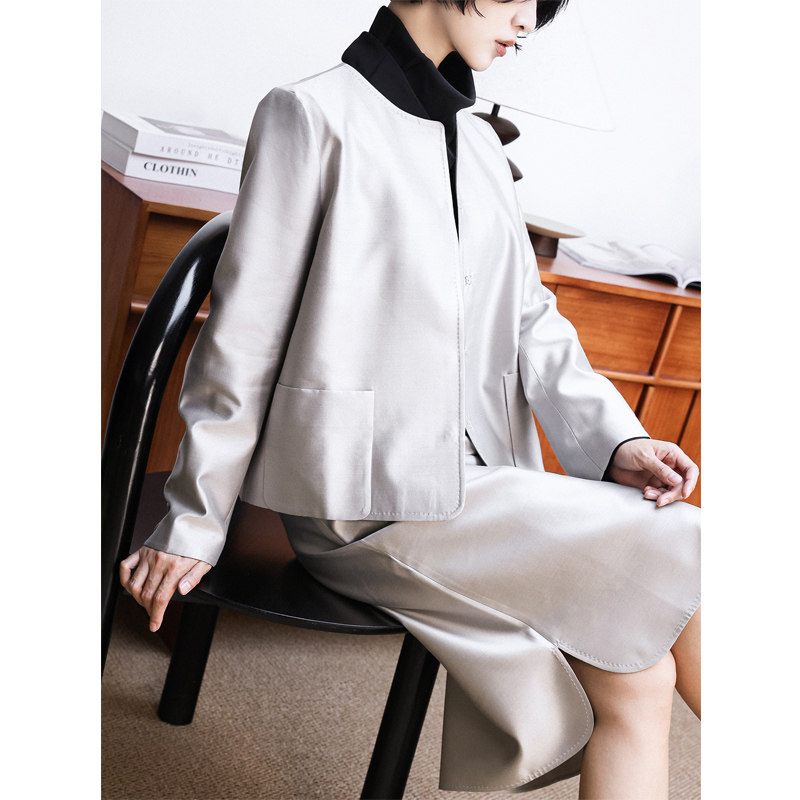 KAKA伦敦秀大咖设计王妃款丝羊毛圆领直袖暗扣社交正装短外套礼服