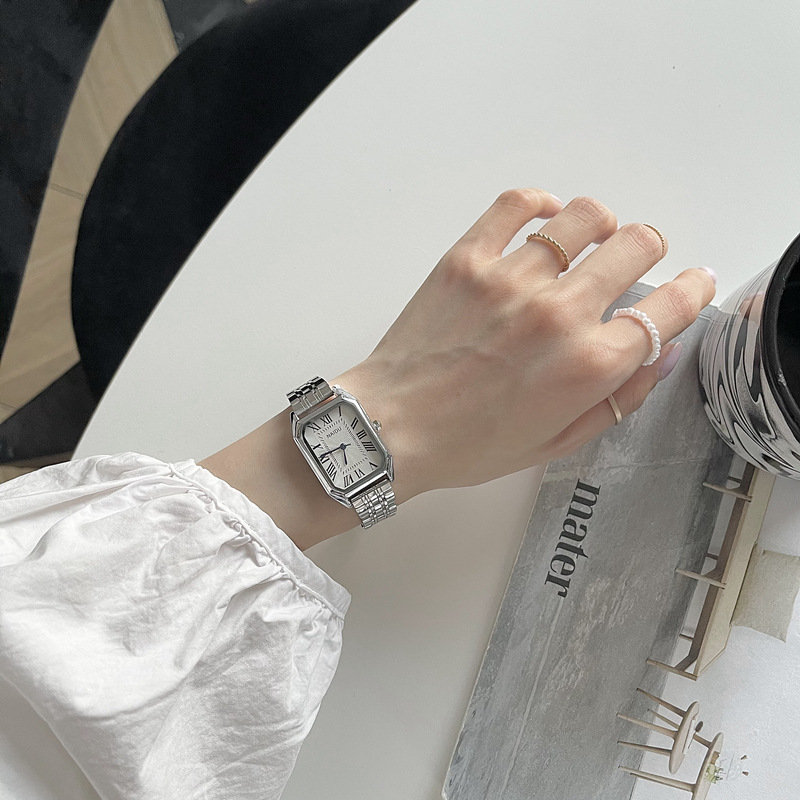 设计轻奢方形手表女款ins时尚复古罗马刻度chic简约气质女士腕表