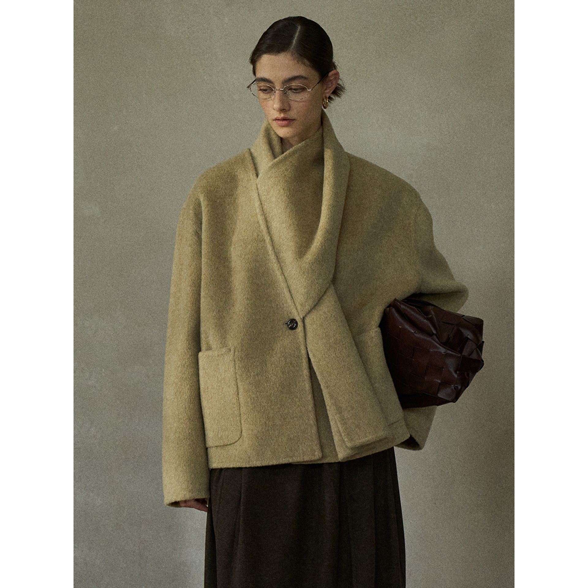 [共线]COLNE秋季新款设计感羊毛围脖慵懒氛围感双面呢外套C5429B