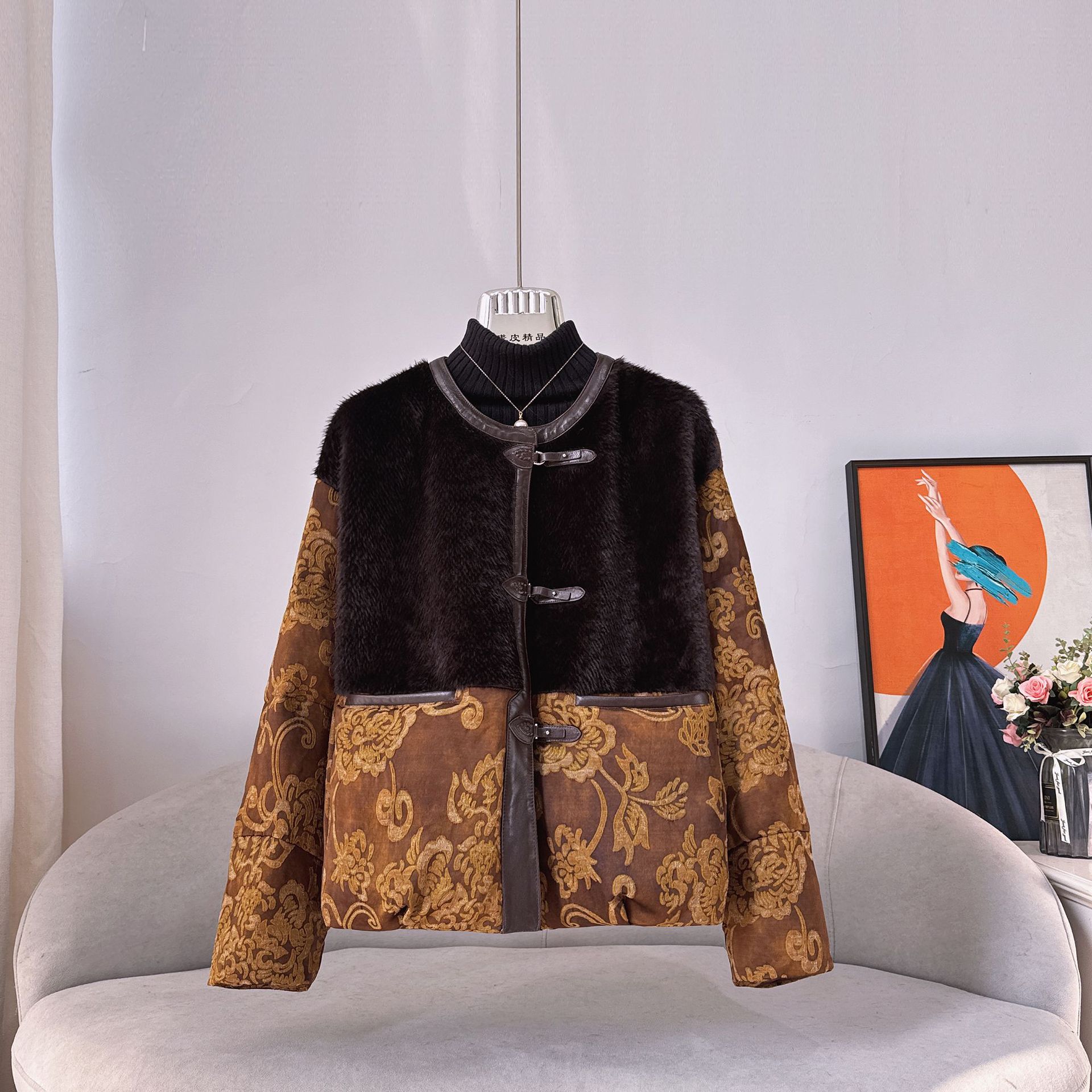2025羊羔毛皮毛一体鹅绒皮草女短款时尚国风羽绒提花减龄外套显瘦