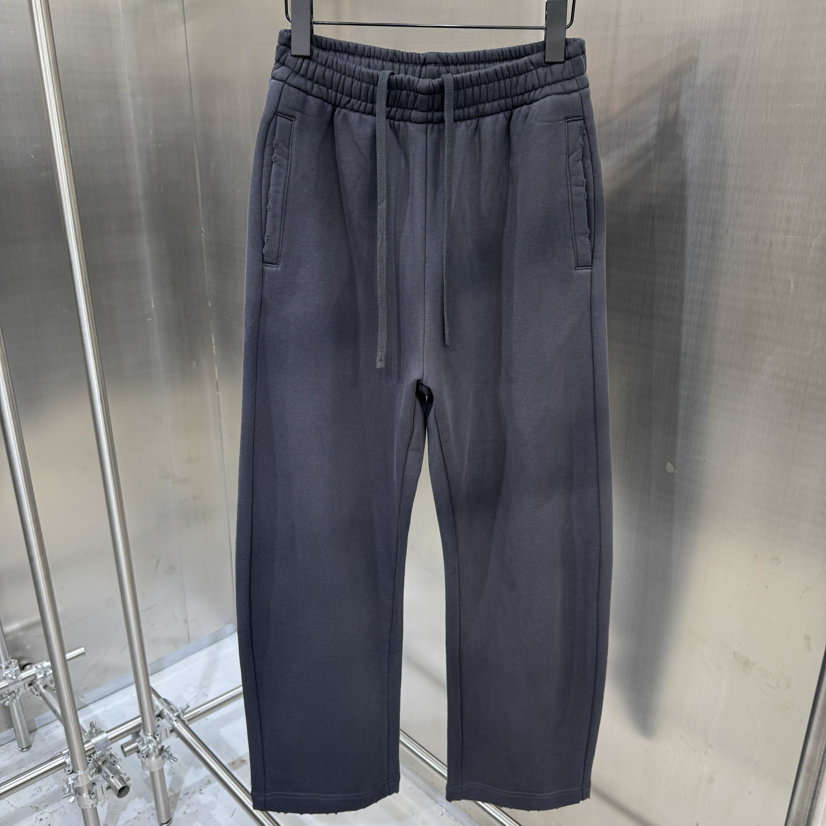 过万质感 高克重毛线圈面料 宽松版型 手工水洗锁色刮烂休闲裤男