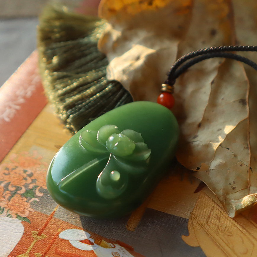 【雅布藤】已嫁留念。和田碧玉莲花牌挂件精品。