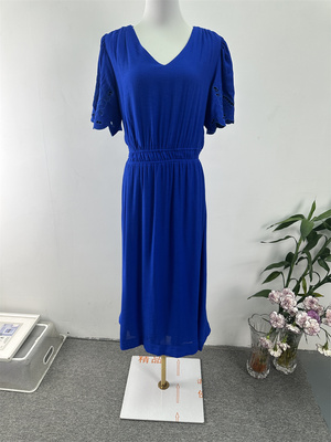 A型粘胶纤维刺绣大码修身连衣裙