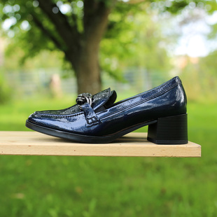 嘉宝GABOR 宽楦 软漆皮 秋冬新款 中跟全皮单鞋 32.131 wow