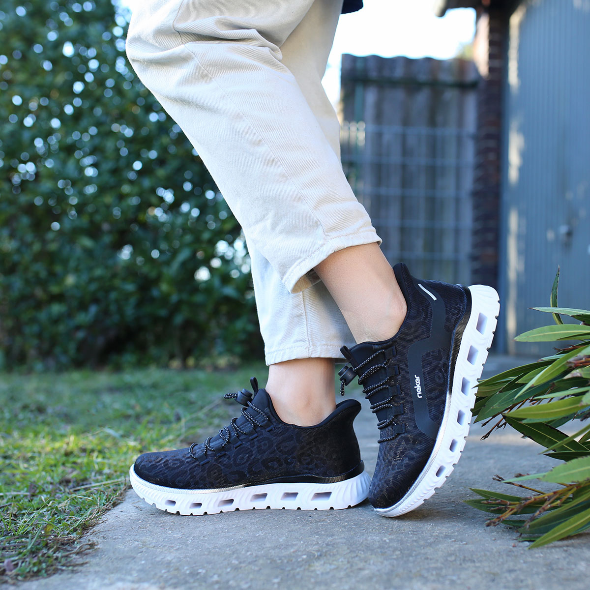 宽楦超轻底一脚蹬休闲鞋