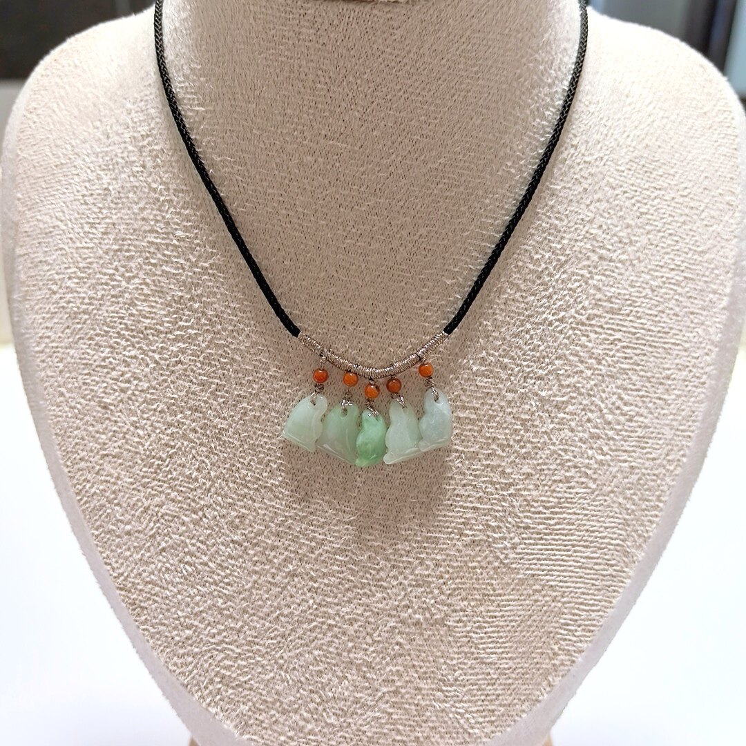 D1330# 天然A货翡翠知足常乐吊坠锁骨链11mm 配南红圆珠3mm