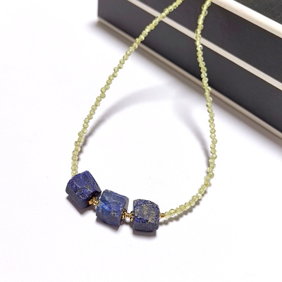 D1345# 天然老矿料青金石随形方糖吊坠锁骨链10mm 刻面橄榄石配链
