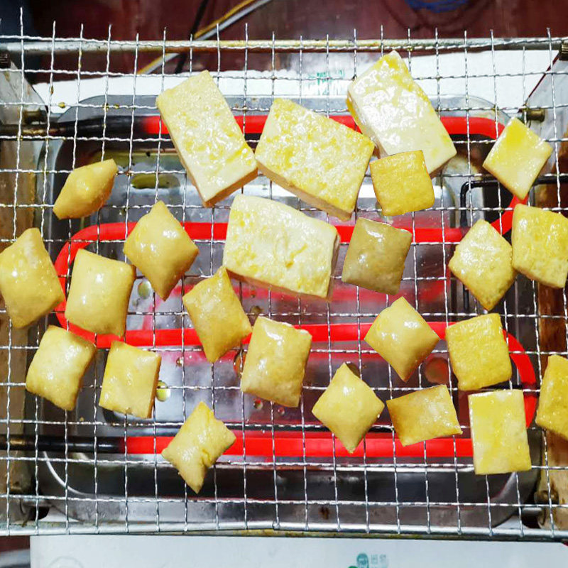 贵州小豆腐特色烙锅烧烤嫩豆腐路边街边小吃贵阳爆浆火烤小豆腐