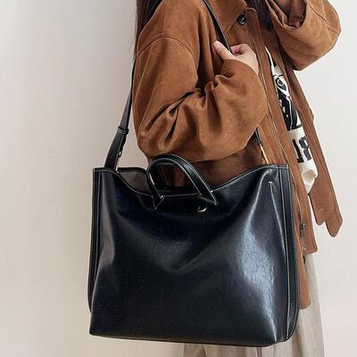 真皮邮差包电脑包大容量通勤包