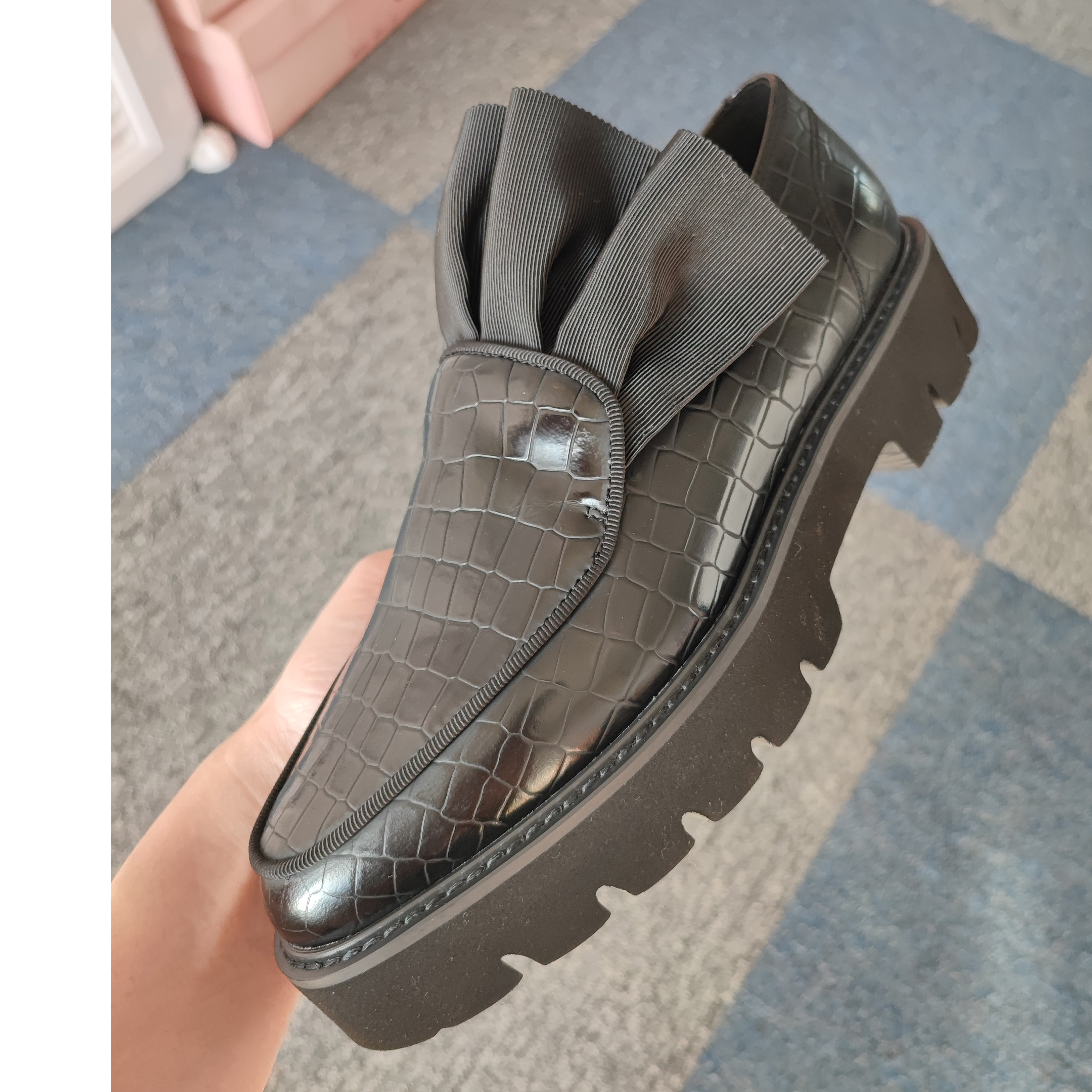 fed宽大荷叶边头层牛皮压纹休闲圆头日常英伦平跟春秋深口女单鞋