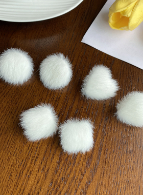 秋冬新品毛绒纽扣耳钉奶白色耳环