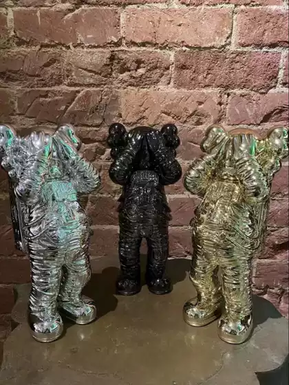 Kaos Holiday Astronaut Electroplated Trendy Toy Figurine Kaos Ornament Sculpture Children's Trendy Brand