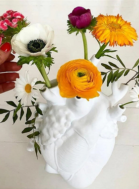 现代简约风心脏花瓶摆件