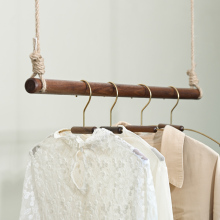 素风黑胡桃吊装挂衣杆服装店吊顶挂装展示架悬挂衣架实木衣服挂架