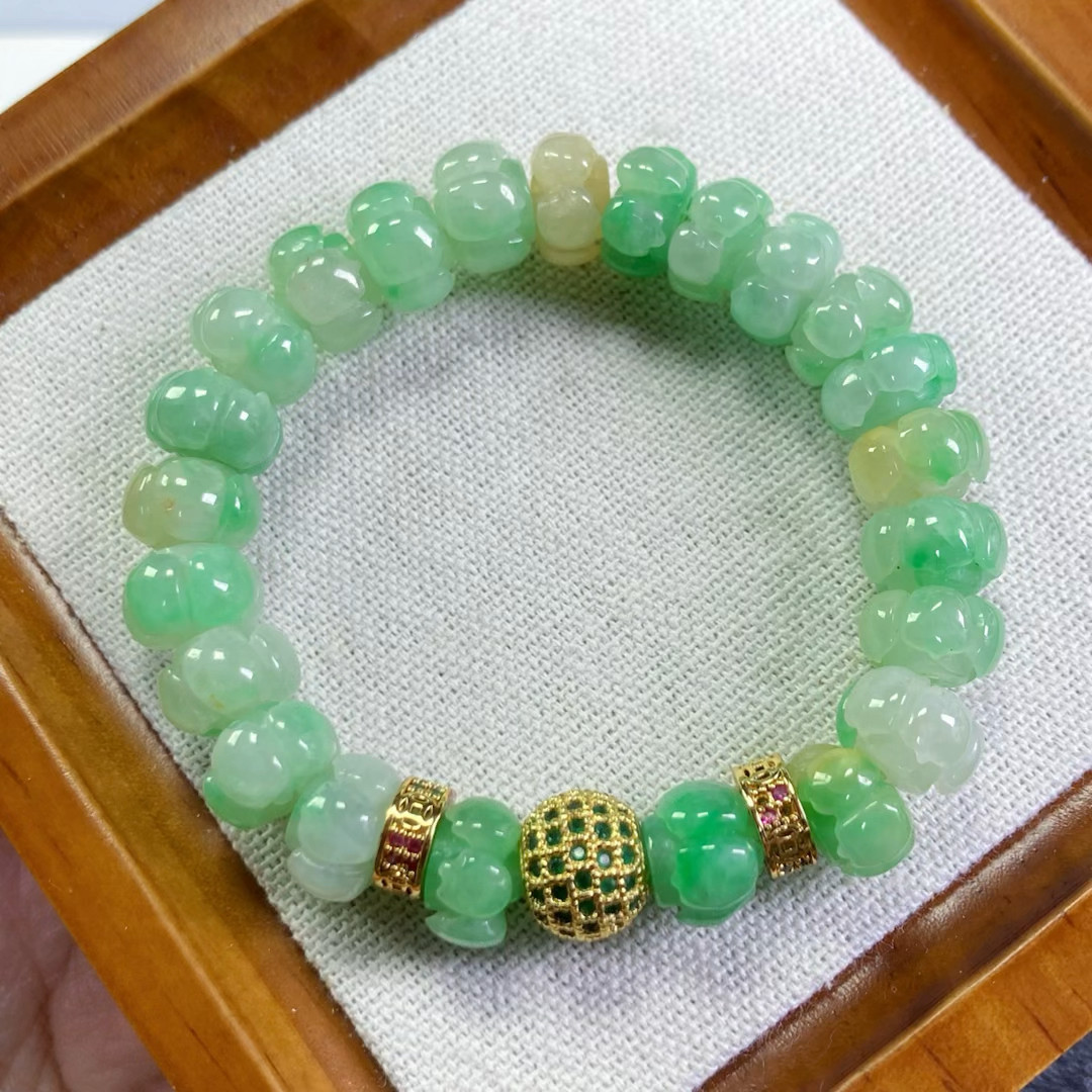 0099号天然缅甸翡翠a货细糯冰偏冰甜阳绿10莲花单圈珠链一图一物