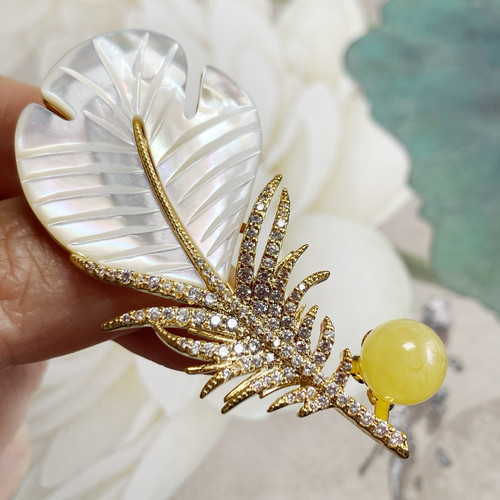 ML06002天然无优化俄料蜜蜡圆珠白贝羽毛胸针高保色托一图一物