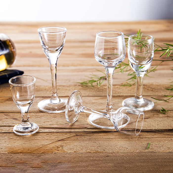 玻璃一两家用小酒杯高脚杯一口杯