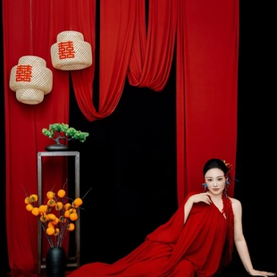 婚纱照新中式红色背景布主题拍照道具黑色陶瓷花瓶插花喜灯笼花架