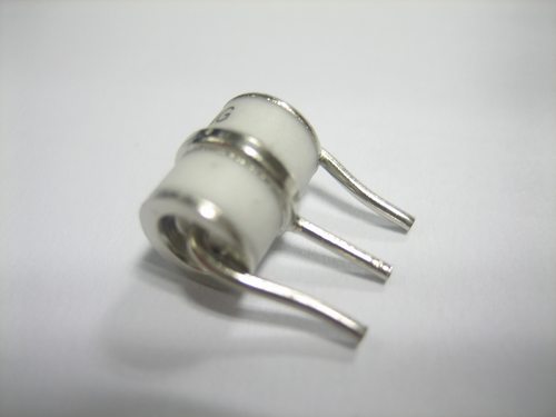 陶瓷气体放电管SE83-230X 三级 8*10 230V 10KA 3R230大量现货批