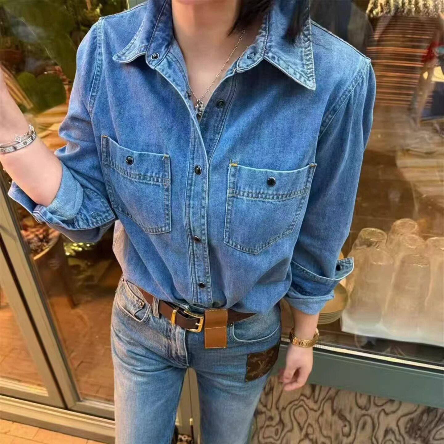 欧洲站早春复古牛仔衬衫女长袖翻领单排扣宽松百搭上衣高级感打底