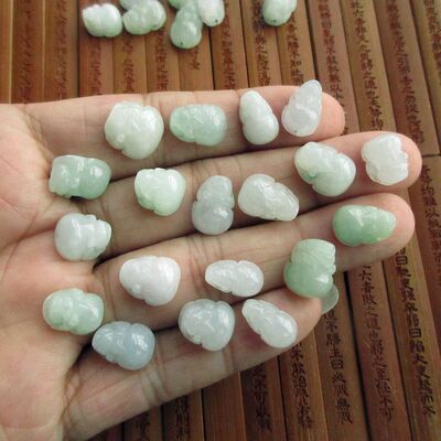 百解皮休吊坠天然A货翡翠玉