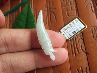70415玉琳阁翡翠 实物拍图 缅甸玉天然A货翡翠玉龙牙小吊坠