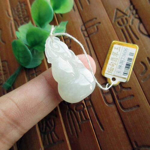 长寿福禄葫芦吊坠翡翠实物拍图