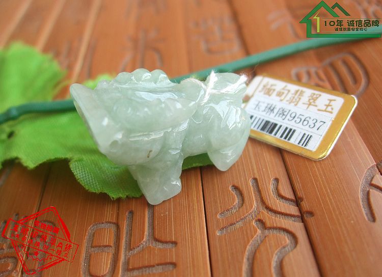 天然a货吊坠缅甸玉送证书