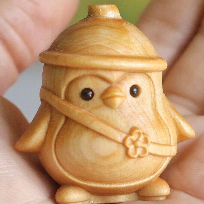 崖柏木雕卡通小企鹅手把件可爱qq头像摆件儿童送礼热门钥匙扣情侣