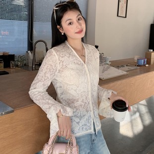 法式浪漫V领蕾丝衬衫女长袖轻奢高级感小众减龄洋气内搭小衫上衣