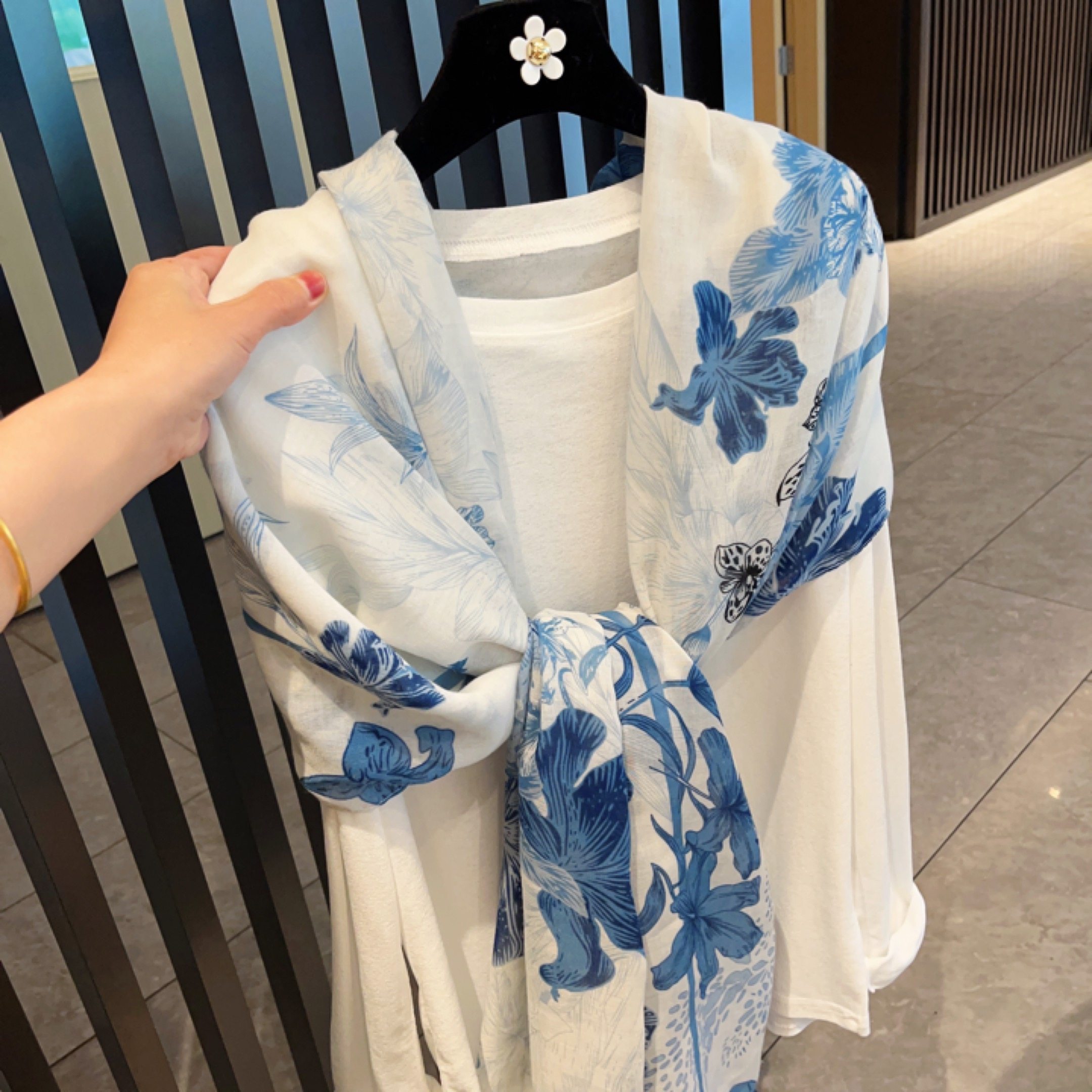 兰花淡雅春季棉麻围巾女披肩两用长款薄韩版百搭夏纱巾沙滩巾女,服饰配件/皮带/帽子/围巾,围巾/丝巾/披肩,淘宝优惠券,粉丝福利购,淘宝优惠卷