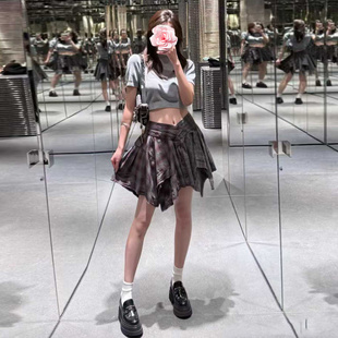 撞色格子 不退不换 25新款 特惠249 V字高腰大A摆短半身裙 原439