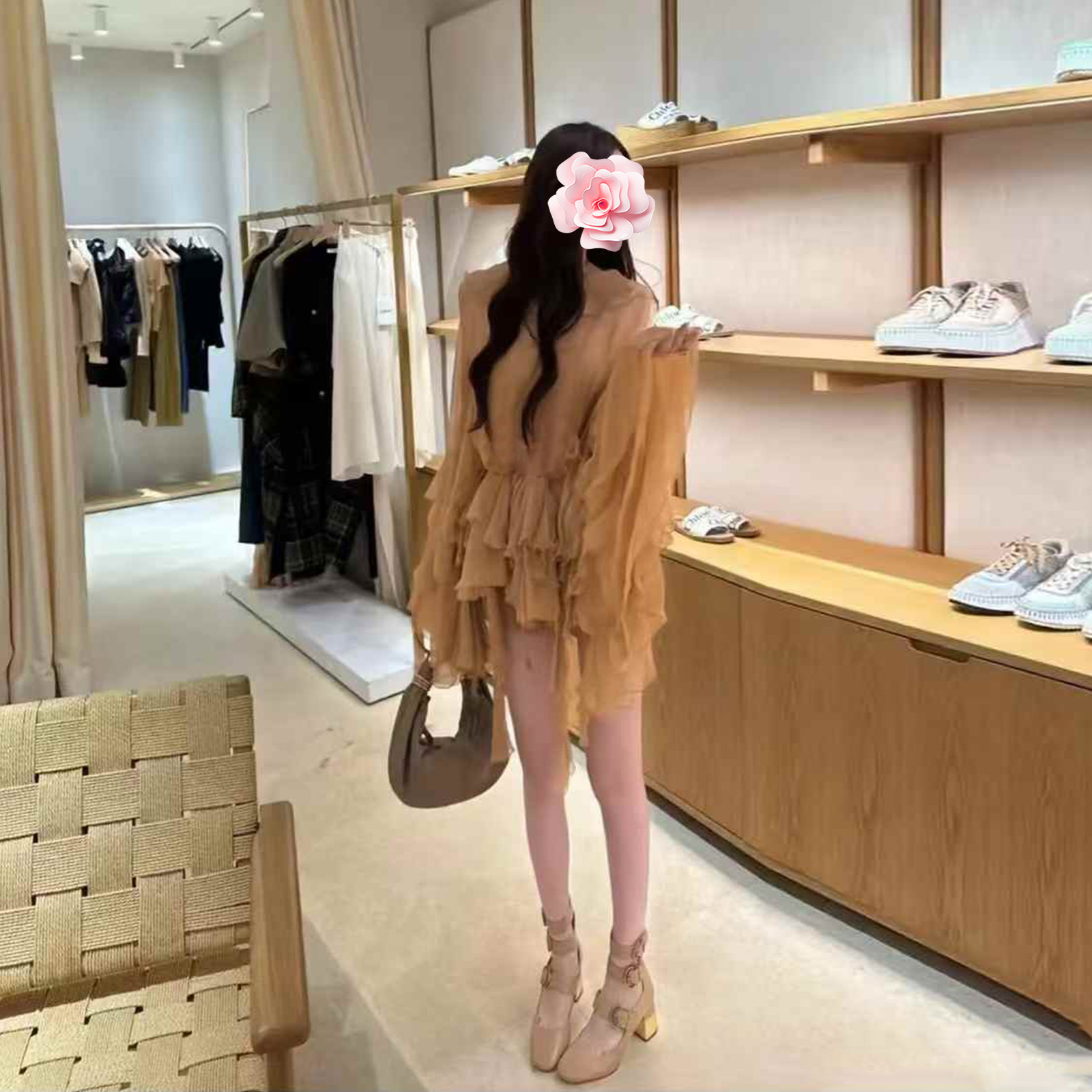 层叠花边A摆喇叭袖露背连衣裙