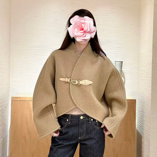 25新款 羊毛毛呢 经典 不退不换 蝙蝠袖 特惠669 搭扣 短大衣 原969