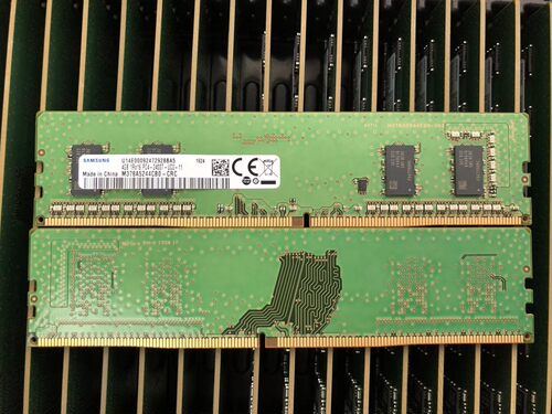 三星M378A5244CB0-CRC 4G 1RX16 PC4-2400T-UDIMM DDR4台式机内存