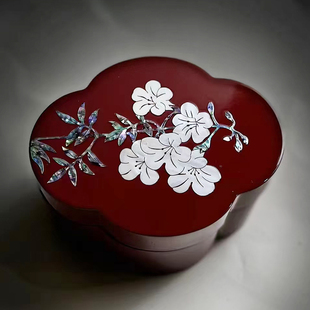 中国特色文创礼品螺钿海棠窗花磁吸漆器首饰盒收纳盒便携新款高档