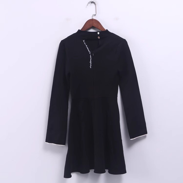 孤品系列 春秋新款女装品牌库存折扣收腰显瘦黑色连衣裙D202-1