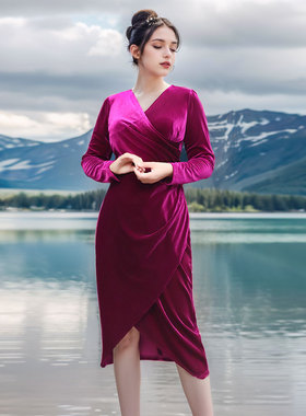 举步轻摇 复古丝绒连衣裙高贵优雅修身收腰开叉长袖春秋新款2025