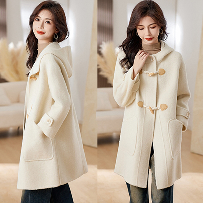 彩衣阁2025新款牛角扣连帽休闲纯手工缝制双面澳毛呢米色大衣外套