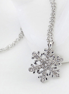彩衣阁时尚白色雪花镶捷克钻项链短款甜美清新女百搭首饰生日礼物