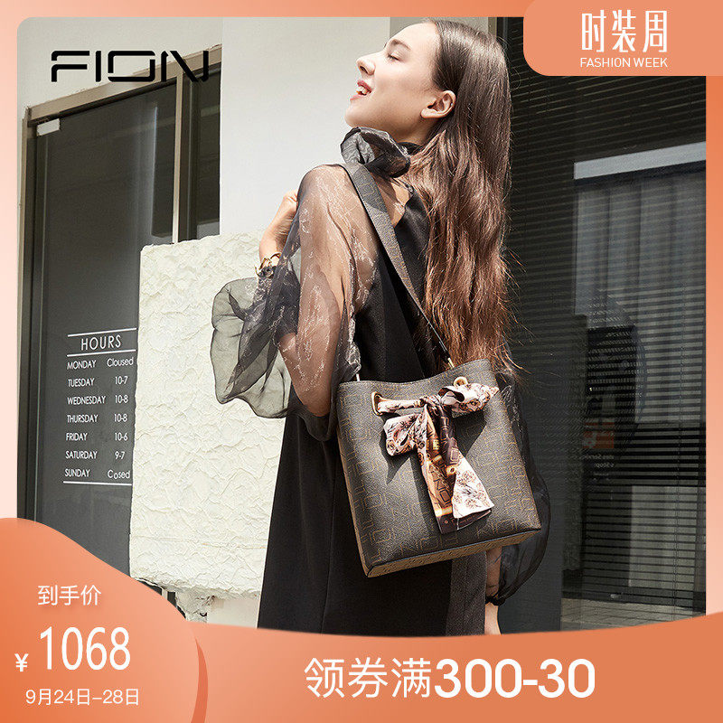 Fion/菲安妮老花包女大容量 2020新款水桶包斜挎手提包夏季单肩包
