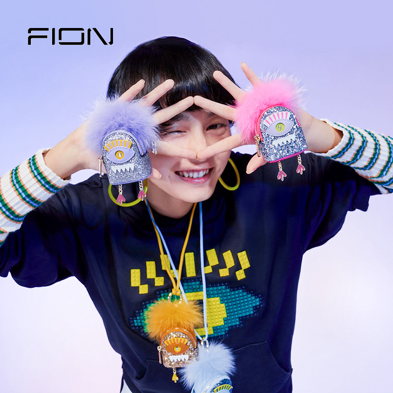 fion/菲安妮小怪兽迷你斜挎包小众设计女包新款耳机包萌趣单肩包