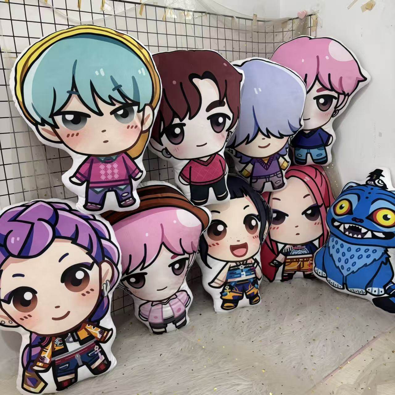 猎魔女团动漫周边抱枕女团挂件毛绒抱枕靠垫挂件周边钥匙扣礼物