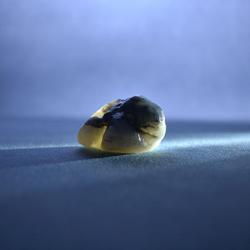 和田玉青花独籽料笔架雅玩手把件