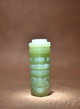 和田碧玉粉青虎面兽面大勒子手牌